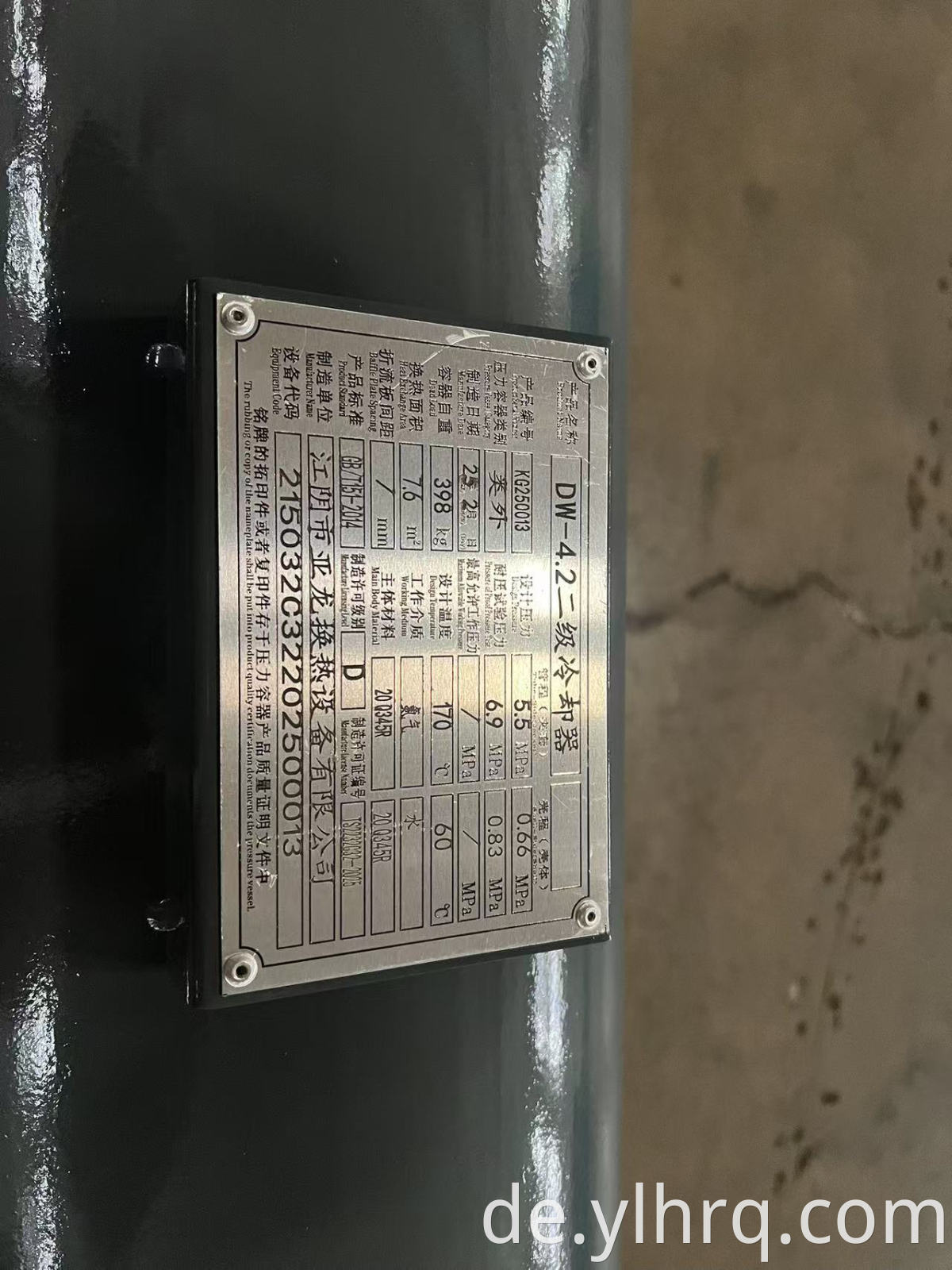 A component used to cache gas in the front section of a compressor